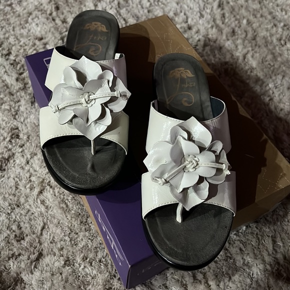 Dansko Dahlia Patent - Picture 5 of 6